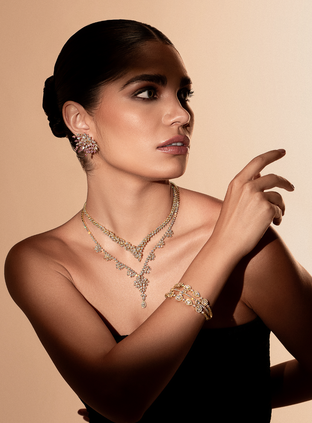 My Diamond Jewellery House’s high jewellery collection is where innovation meets artistry. The design department pushes the boundaries of design fearlessly experimenting with unique combinations of materials and unconventional forms.