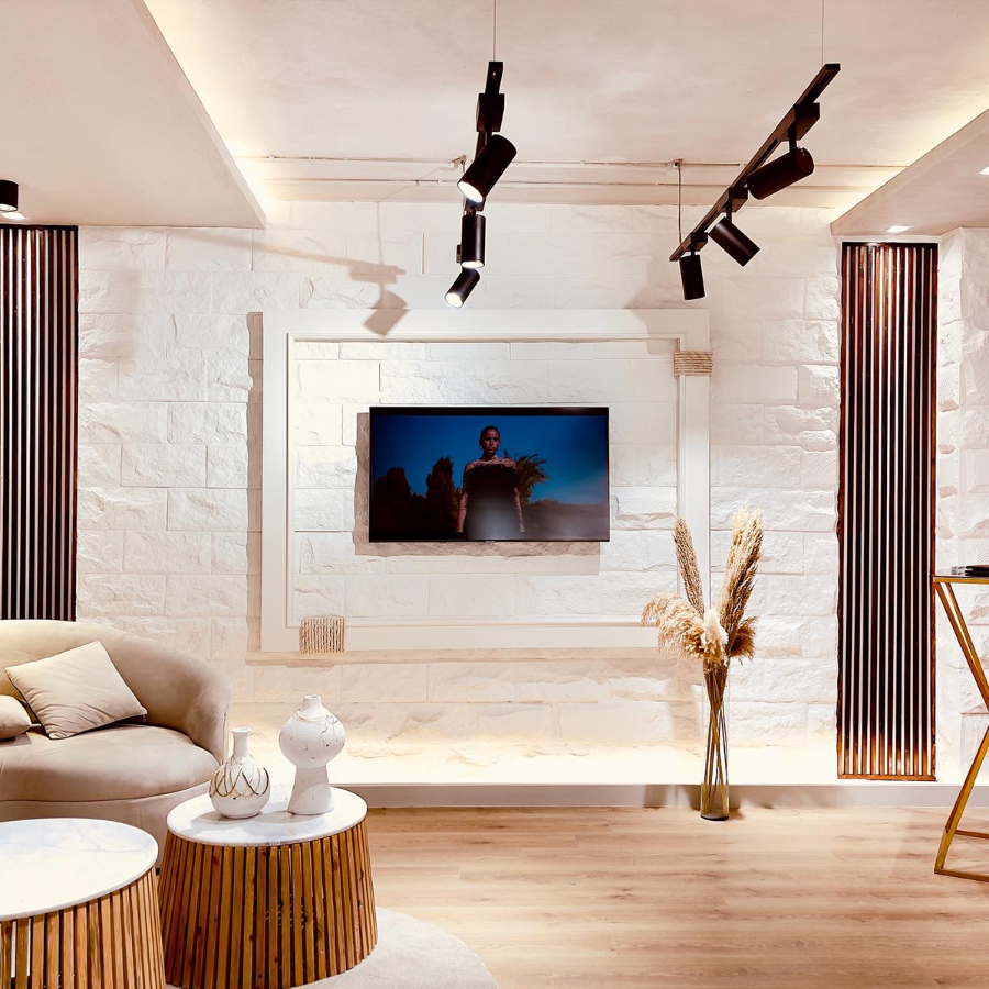 With a double-edged sword, My Diamond Jewellery House presents a new version of its experiential element that caters to the summer season and celebrates the release of the brand's summer collection every year.